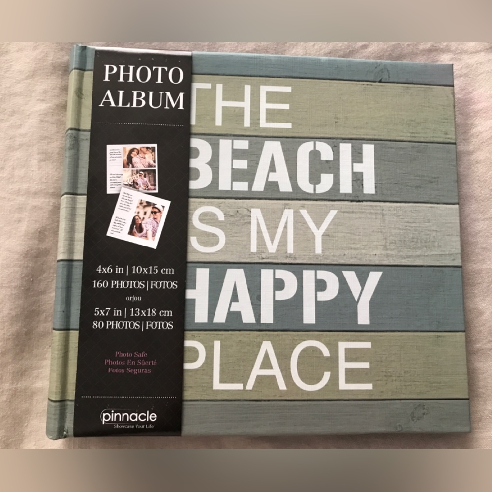 (NWT) “the beach is my happy place” photo album - holds 80 5x7 or 160 4x6 photos